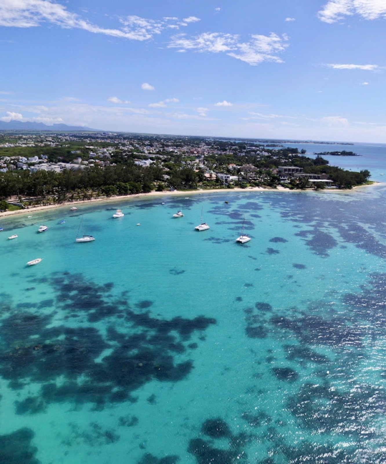 Vue aérienne du lagon et des récifs de Bain Bœuf, dans le Nord de l'île Maurice